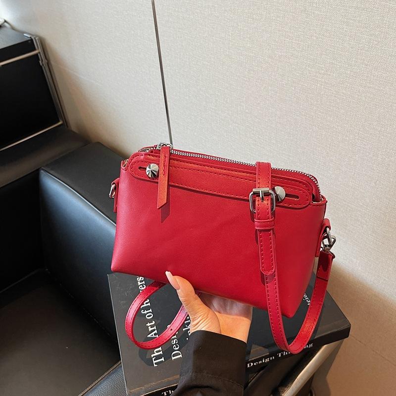 

Популярная портативная маленькая сумка женская осенняя новая модная ретро сумка через плечо сумка-мессенджер для通勤 маленькая квадратная сумка красный