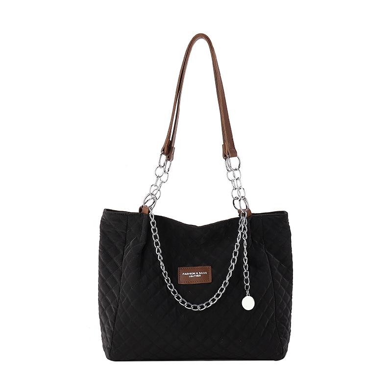 Large-capacity bag women s 2026 spring new shoulder bag fashionable and popular commuter tote bag diamond chain handbag