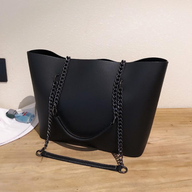 New large-capacity retro tote bag, high-end simple chain, portable shoulder bag.