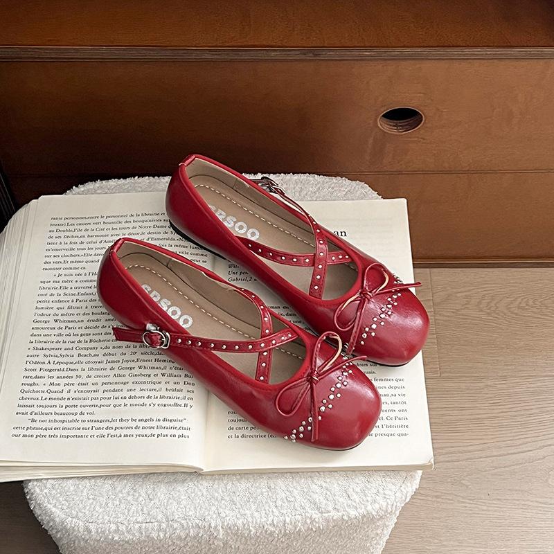 

Туфли Мэри Джейн с квадратным носком, украшенные заклепками, туфли-сокровища, нишевые, универсальные женские туфли-лодочки 2025 40 красный