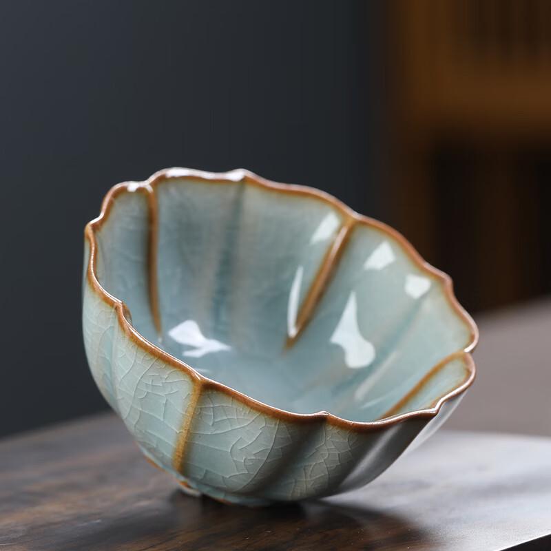 MULTIPOTENT Celadon Ge Kiln Lotus Master Teacup