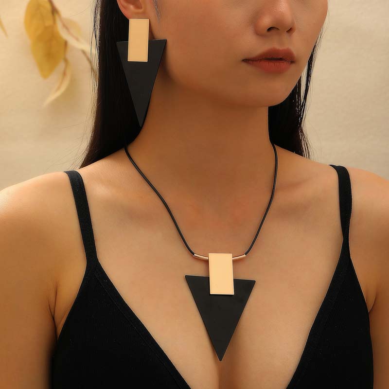 Exaggerated Large Triangle Pendant Necklace Earrings Set for Women Vintage Black PU Rope Adjustable Chain Necklace Jewelry