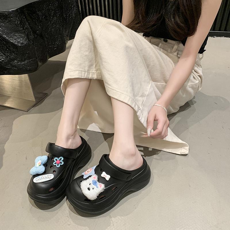 Stepping On Shit Hole Shoes Women Wear Outside the Summer of 2025 New Beach Leisure Thick-soled Daily Bag Head Cool Slippers