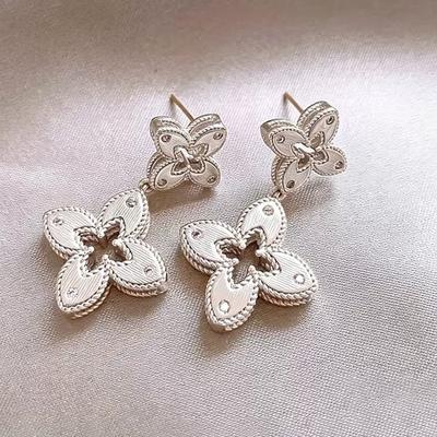 Four-leaf Flower Earrings Vintage 1011 New Super Popular Light Luxury Premium New Hot Stud Earrings with Exquisite Elegance