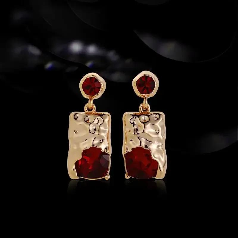 

Модные квадратные глянцевые рубиновые серьги-капли классические новые в стиле легкой роскоши с неровными изумрудами для женщин циркон подарки красный