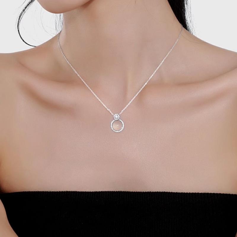 S925 pure silver natural chalcedony necklace, exquisite elegance, diamond-studded round pendant, light luxury, high-end versatile necklace