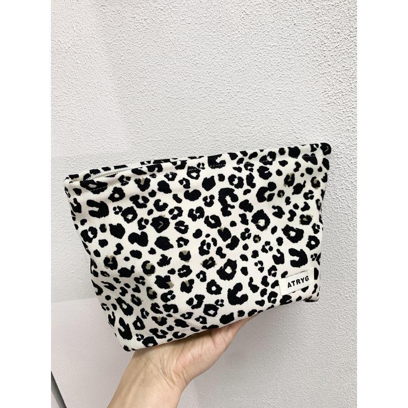 Leopard Print Large Capacity Portable Cosmetic Storage Clutch Bag
