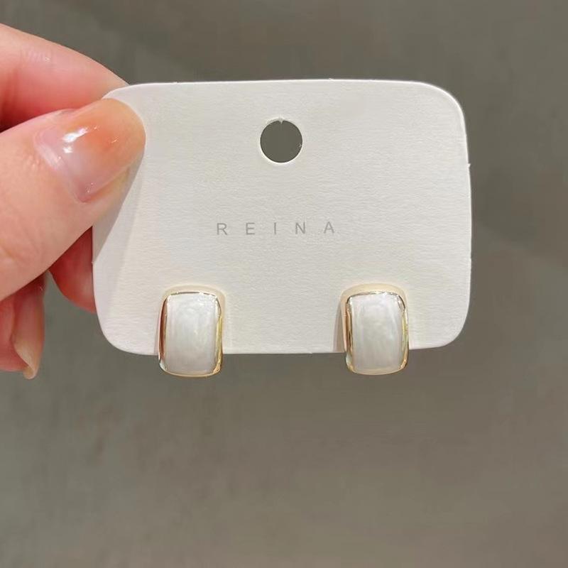 Chic Enamel Women Stud Earrings Tiny C-shaped Earrings Gold Metal Studs Korean Trendy Ear Decoration aretes de