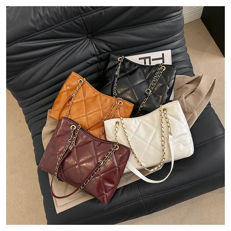 2023 Winter New Women's Bag Fashion Street Trend Shoulder Bag Retro Casual Crossbody Bag Rhombic Chain Tote Bag In Black