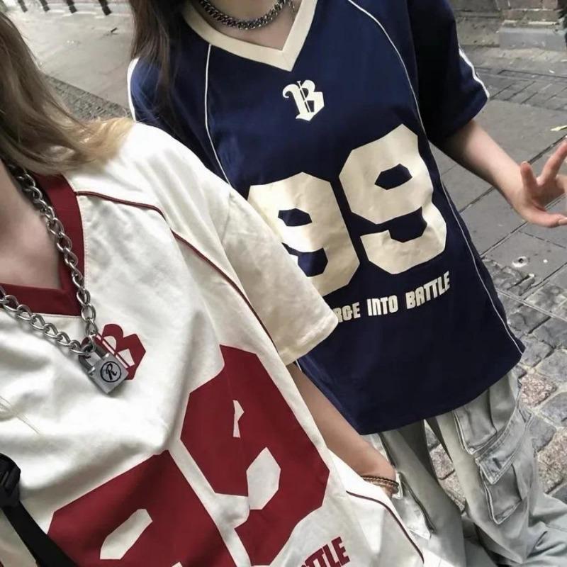 

2KWEIRD Y2K Американский Ретро Сплайсинг Контрастный Цвет Свободный Спортивный Топ Уличный V-образный Вырез Футболка Хип-Хоп Летний Готический Тренд Дизайн Парный XXXL