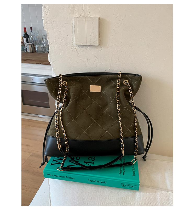 

Large capacity bag women 2025 new versatile leisure chain messenger bag Korean version portable commuter bucket bag