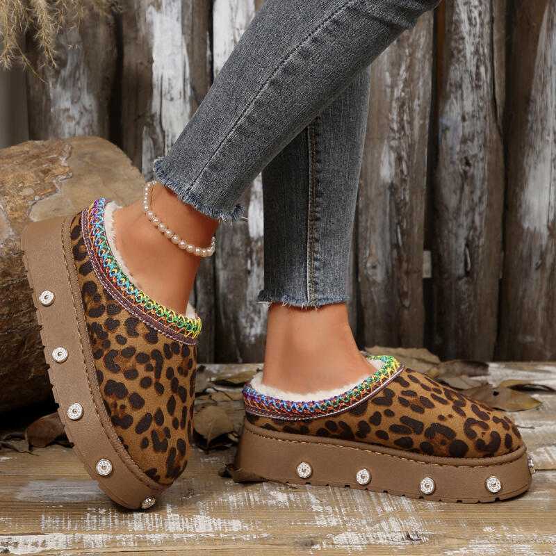 Fashion Leopard Thick Bottom Indoor Slippers For Women 2025 Winter Warm Thick Plush Home Slippers Comfort Platform Metal Rivet Slides