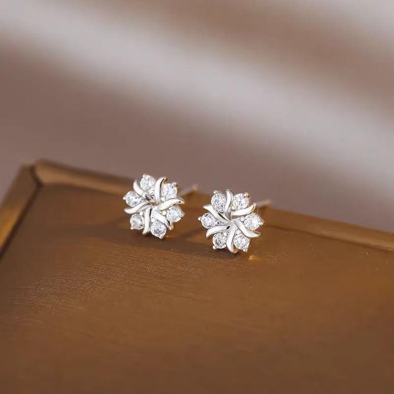 Zircon Snowflake Stud Earrings: High-End, Delicate, Cold Style Winter Jewelry for Women