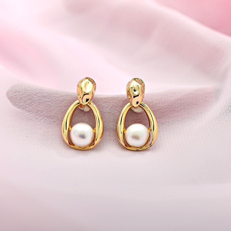 Elegant S925 Silver Water Drop Pearl Stud Earrings: Freshwater Pearl Design