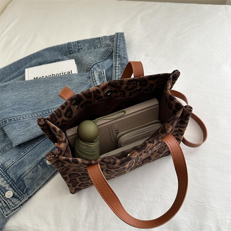 Premium Leopard Print Women's Bag Big Bag 2025 New Bag Fashionable Foreign Style Single Shoulder Large Capacity Commuter Tote Bag