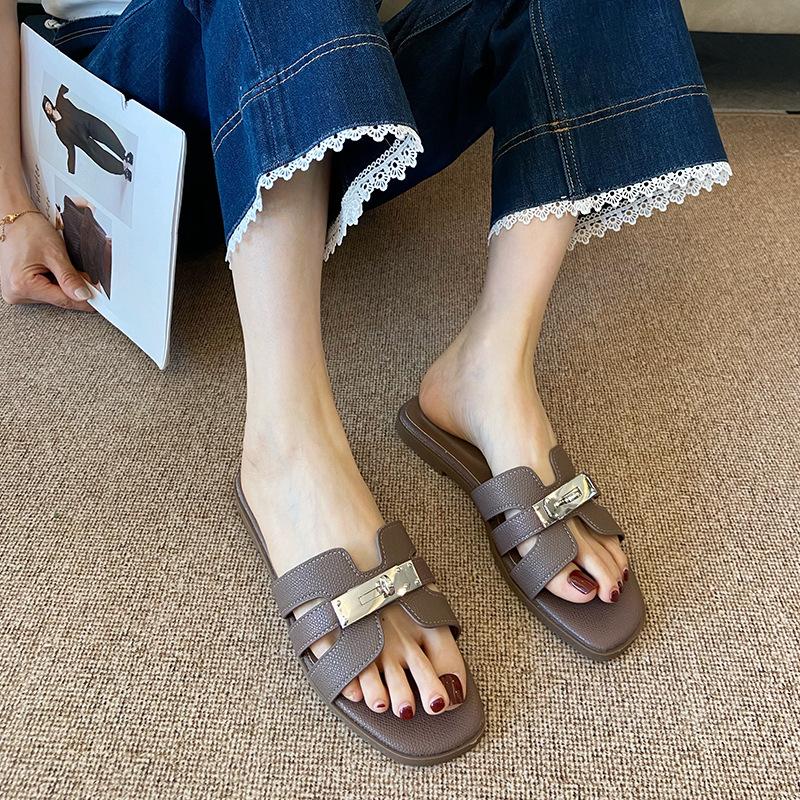 666-8 Lazy People Wear Casual Cool Slippers 2025 New Summer Metal Buckle Light Flat Bottom Seaside Beach Mop