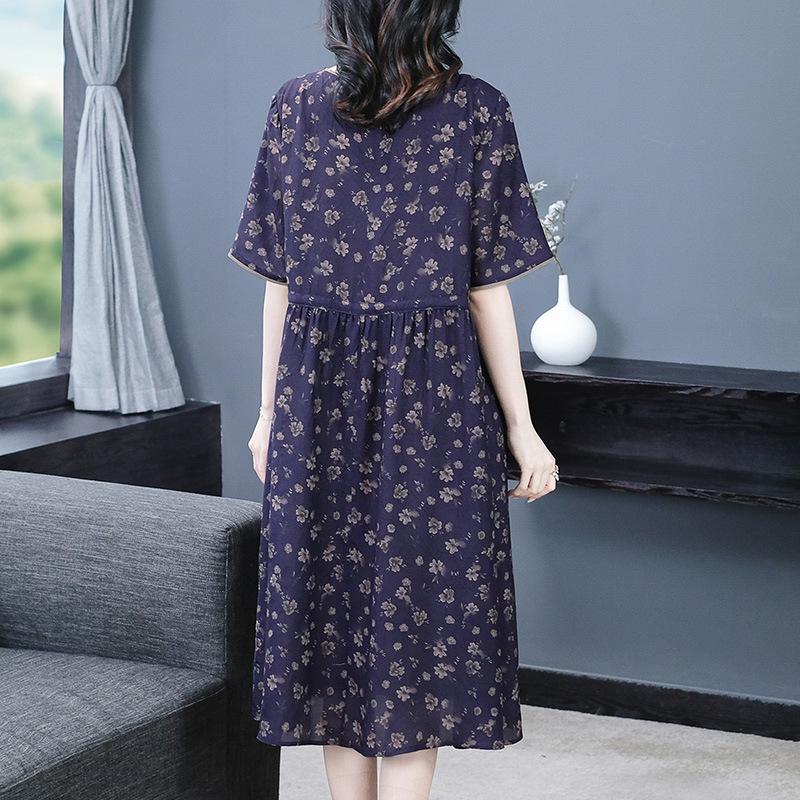 Elegantní šifonové šaty s potiskem pro ženy středního věku a plnějších tvarů