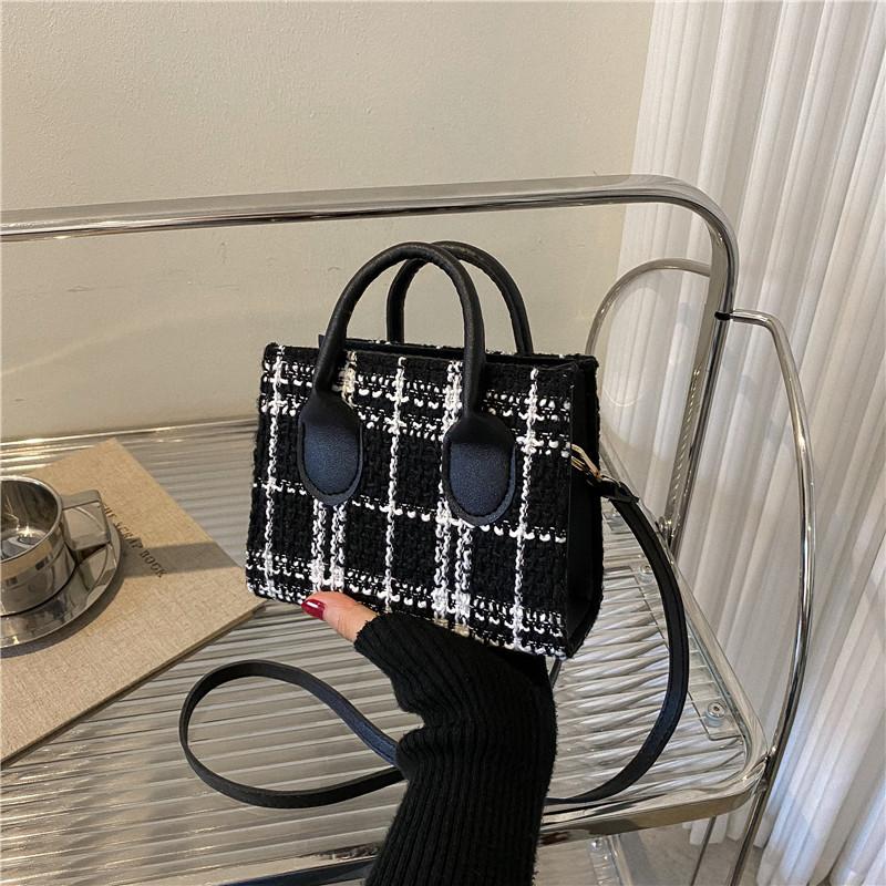 Fashion Grid Pattern Womens Small Shoulder Bag With Zipper Closure For Daily Use