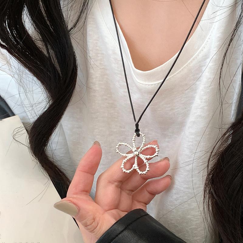 Wax Rope Hollow Flower Pull-out Necklace Korean Fashion Light Luxury High Sense Versatile Niche Personality Temperament Items