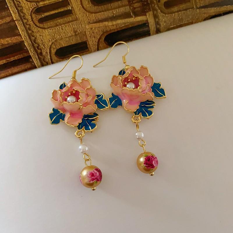 Medieval Silver Needle with Diamonds, Dripping Oil, Flower Pearl Earrings, Temperament, Court Style Stud Earrings, Light Luxury and High-end Earrings.