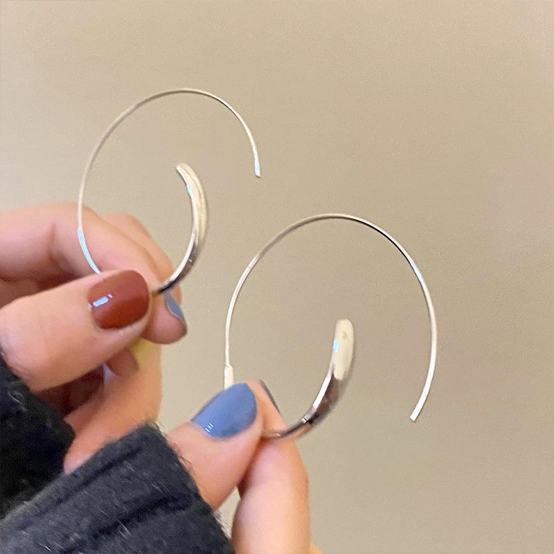 Unique Alloy Silver Circle Earrings For Women Minimalistic And Elegant Geometric Accessory Fashion