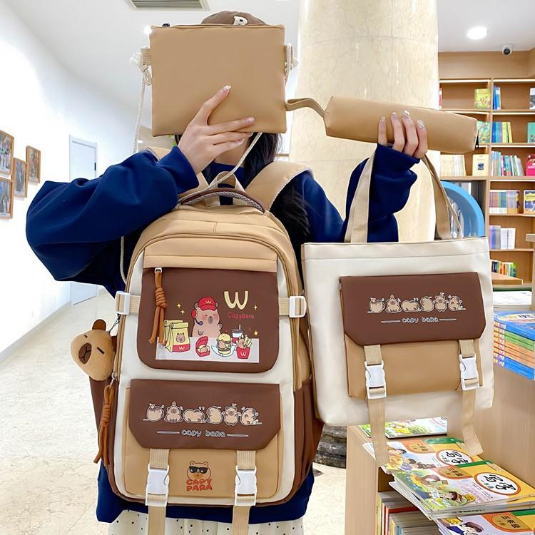 The new schoolbag is dirt-resistant and wear-resistant backpack. Junior high school schoolbag is unisex and large-capacity backpack.