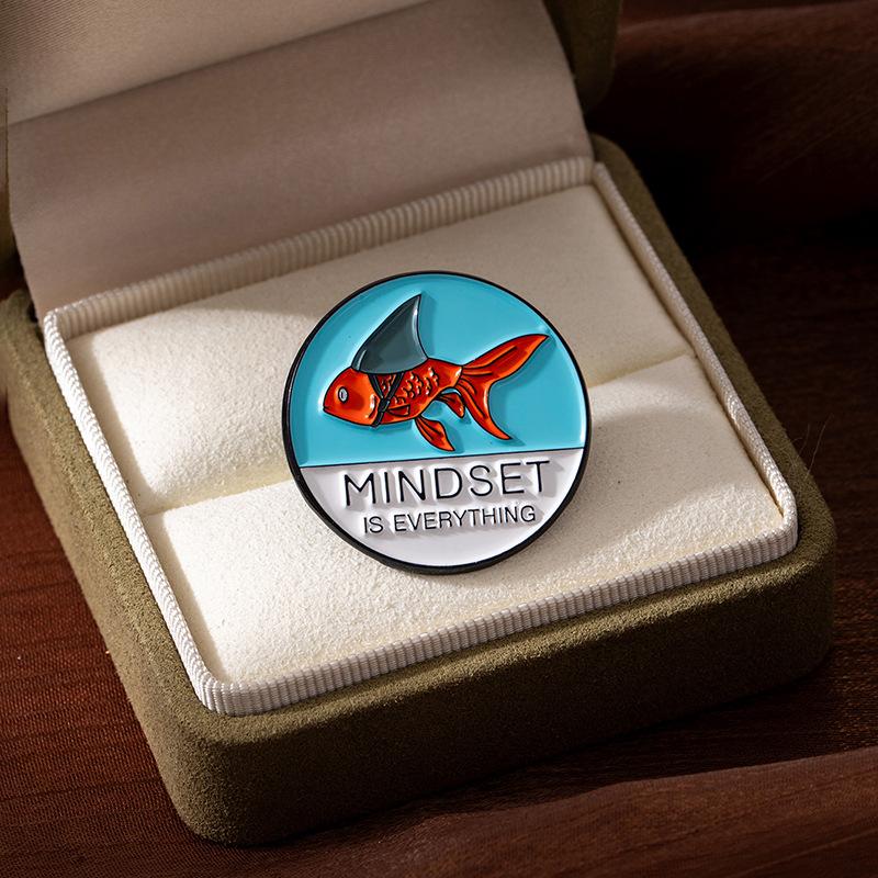 Креативная Геометрическая Круглая Красная Брошь-значок с Узором Карпа Кои Металлическая Значок Настроения Личность Аксессуары для Одежды