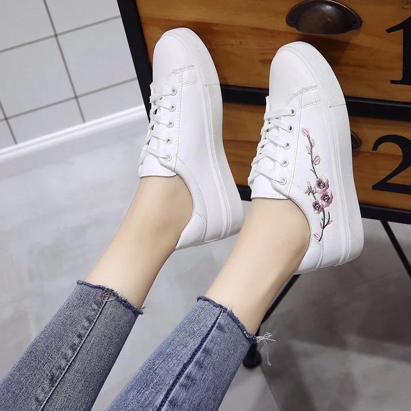 2024 Hot Selling New Light Mouth Embroidered Small White Shoes with Students Leisure Movement Board Shoes
