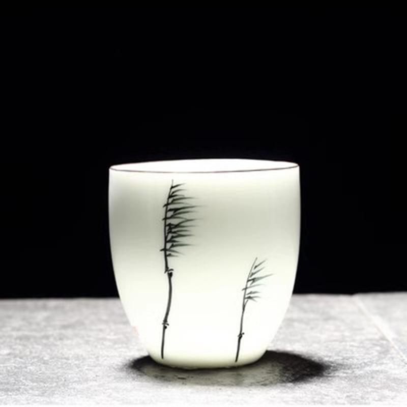 

Single Person Tea Making Hand Drawn Ceramic Teacup Kung Fu White Porcelain Host Hand Holding Gift Cup 150ml