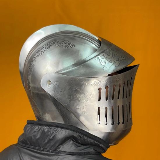 Dark Soul Unisex Warrior Steel Helmet Elegant Medieval Armor for LARP, Cosplay Reenactments Handcrafted