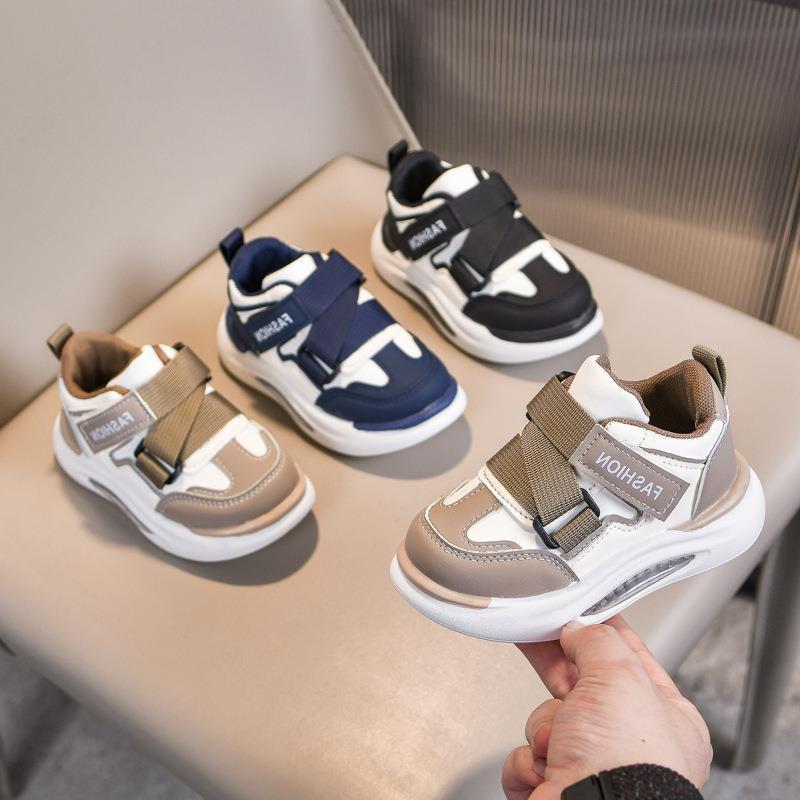 Children's sneakers boys spring and autumn new boys bread shoes board shoes men's cool handsome girls shoes white shoes