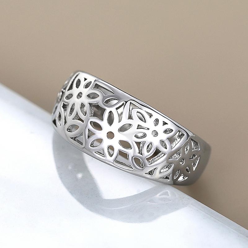 Huitan Vintage Hollow Flowers Design Women Rings Metal Silver Color Simple Elegant Female Rings Daily Wear Party Jewelry Gifts