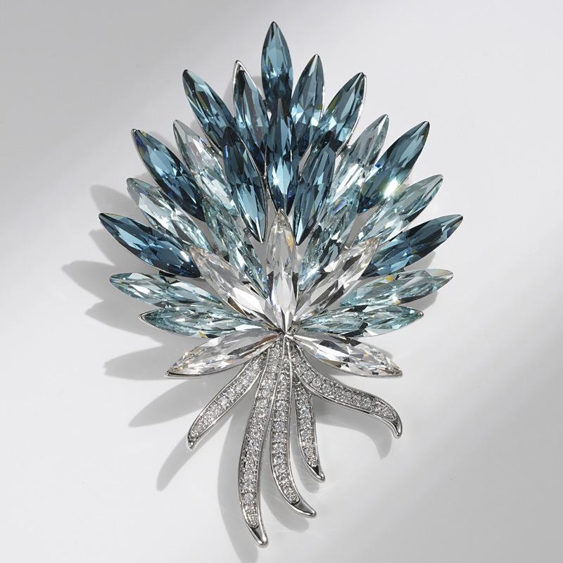 Bo Xin Yun Gradient Blue Flower Crystal Brooch Pin - Elegant Fashionable Coat Accessory