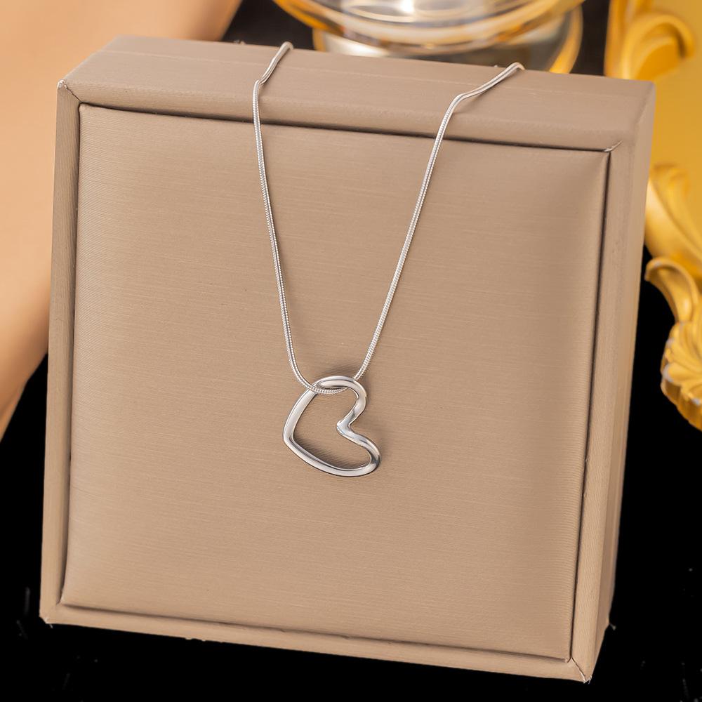 316 Stainless Steel Twist Hollow Heart Pendant Necklace for Women Spicy Girls Simple Clavicle Chain  Gift