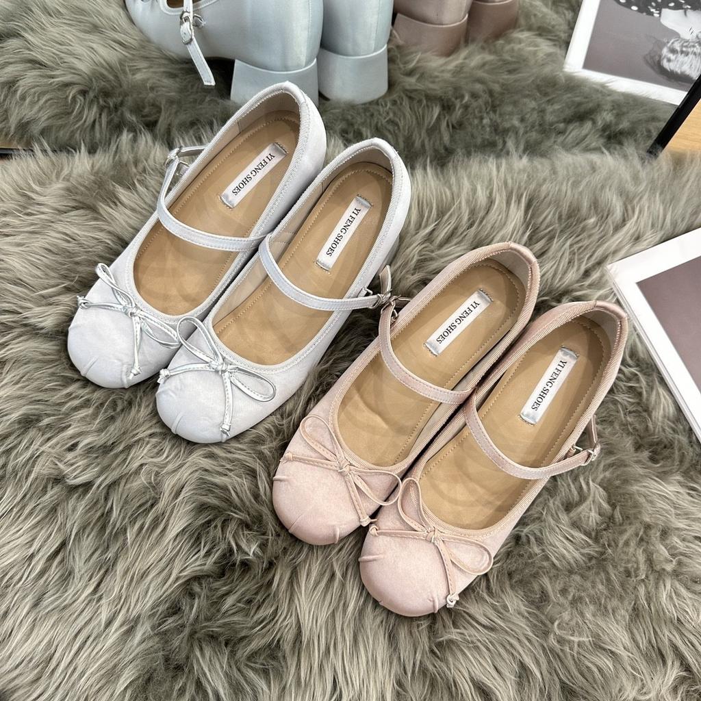 Französische süße Schuhe mit dickem Absatz und innerer Erhöhung von 7 cm, Ballerinas aus Satin mit zarter Schleife am Ausschnitt, Damenschuhe im sanften Stil