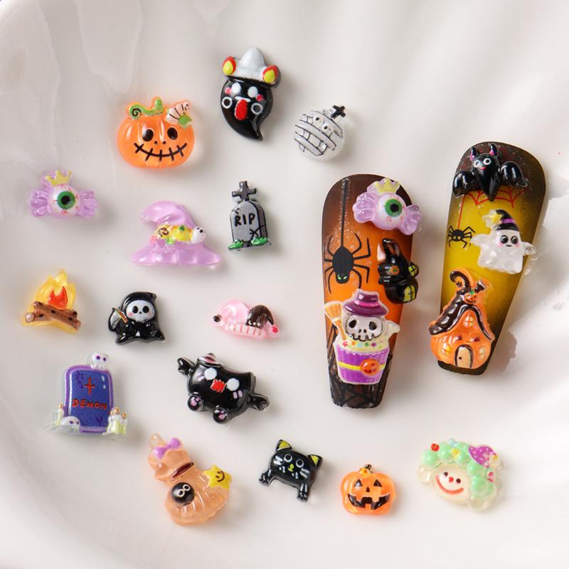 50/100Pcs Kawaii Halloween Nail Charms Cartoon Pumpkin Ghost Cat Mixed Sized Resin Ornaments Cute Spider Web Bat Nail Decor
