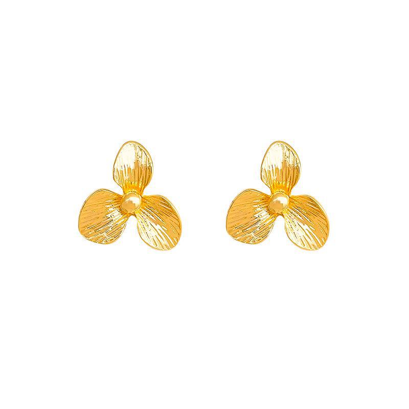 Chic Metallic Sunflower Earrings: Korean-Inspired Light Luxury Ear Jewelry
