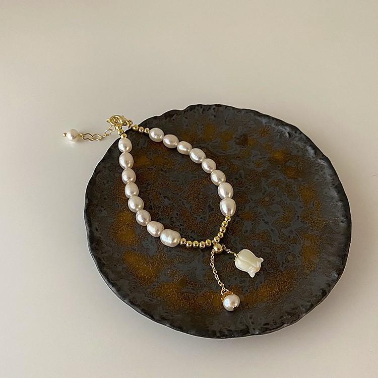 Freshwater pearl bracelet, wind chime, rose pendant, light luxury bracelet, niche design pearl bracelet.