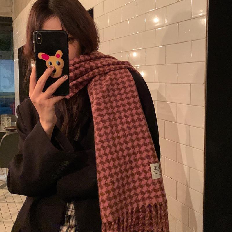 Autumn and winter contrasting color plaid scarf women's winter soft cotton comfortable warm student knitted fringed long shawl scarf tide