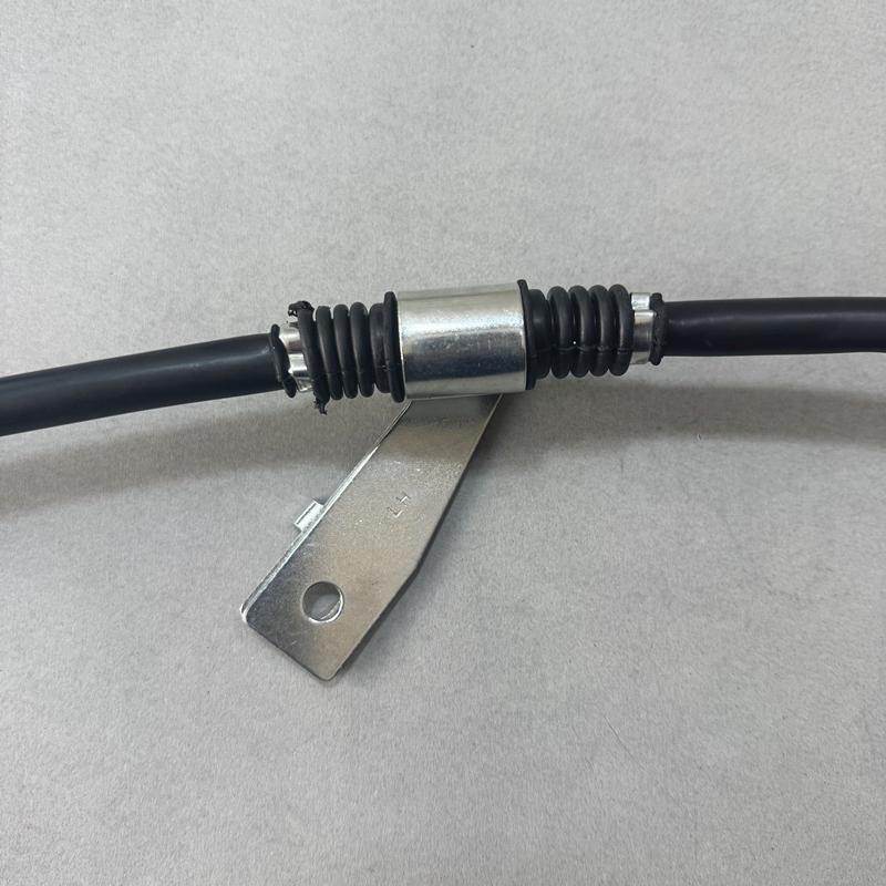 Lankovody zadní ruční brzdy levý pravý LH RH 2KS PRO Ssangyong Rexton W/5-LINK 2006+ OEM 4901008B03 4902108000