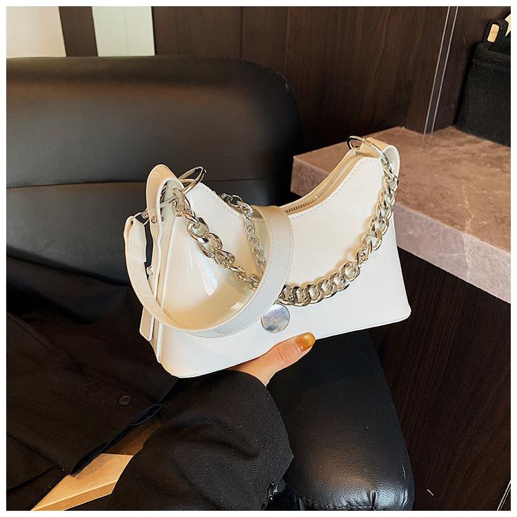 

Летняя простая и модная маленькая сумка женская маленькая свежая цепочка маленькая квадратная сумка 2025 новая нишевая сумка на плечо высокого класса белый