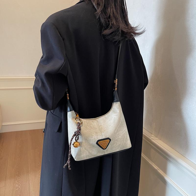 Retro Trendy High-end Hand Carry Small Square Bag 2025 Winter New Fashion Casual Shoulder Bag Niche Messenger Bag