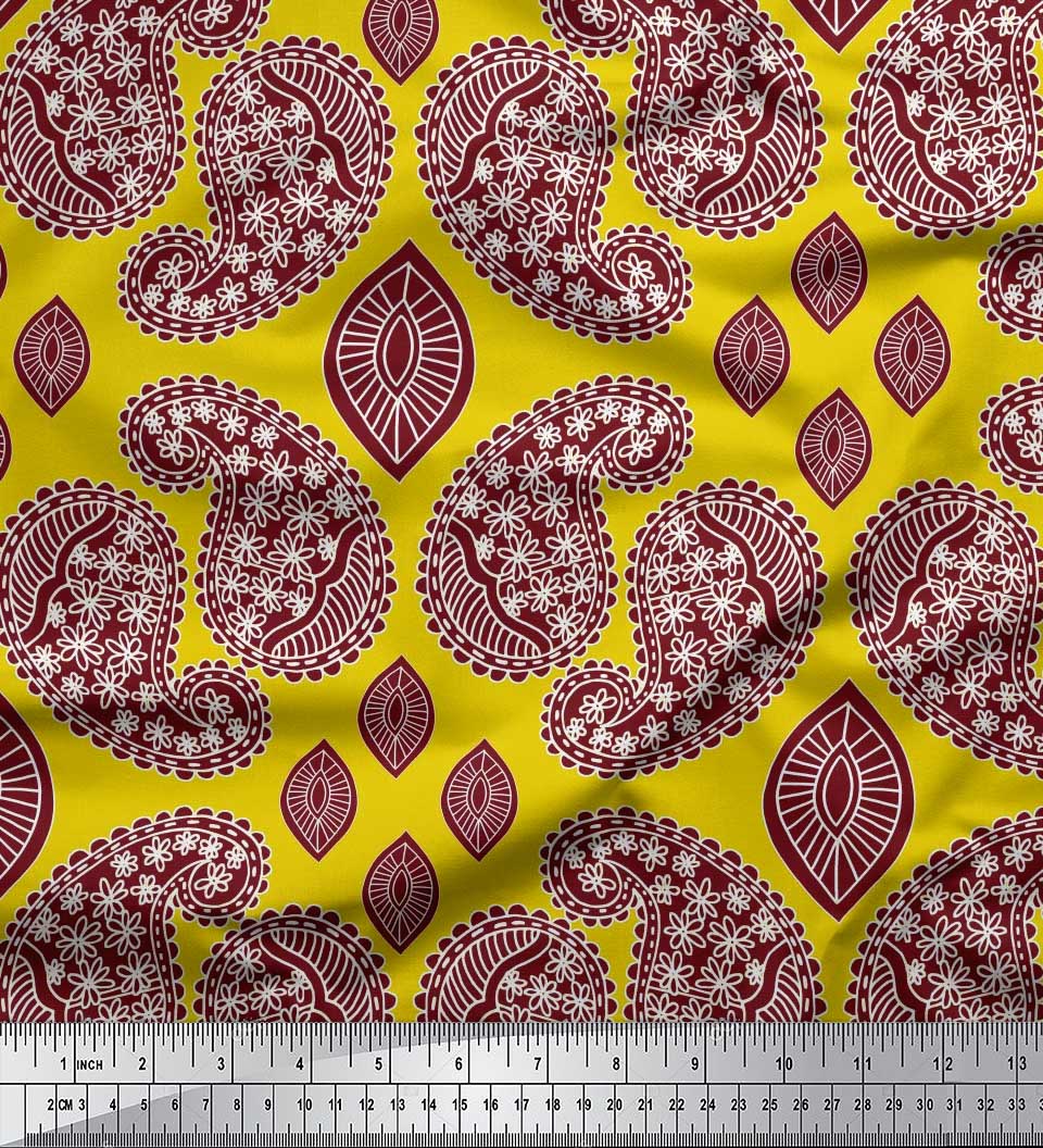 

Soimoi Beige Японська креп-сатин Тканина з темно-бордовим принтом Пейслі 1 метр 42 дюйма 42 Inch Wide - Poly Crepe жовтий