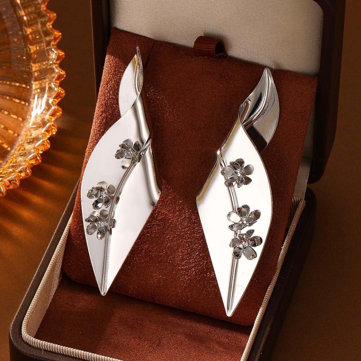 Европейские и американские преувеличенные серьги-пусеты в виде листьев, маленькие цветы, ощущение высокого класса, персонализированные серьги в виде листьев, женские серьги, ретро