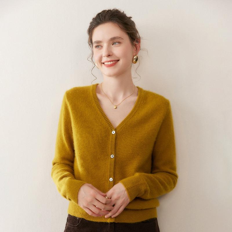 Herbst neuer Kragen gestrickte kleine Strickjacke Damenpullover High-End dicker Boden gestrickte Pulloverjacke