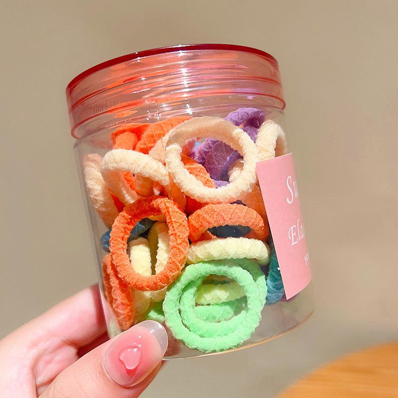 Wysoki Kucyk Gumka - Modny Dodatek do Włosów 2023