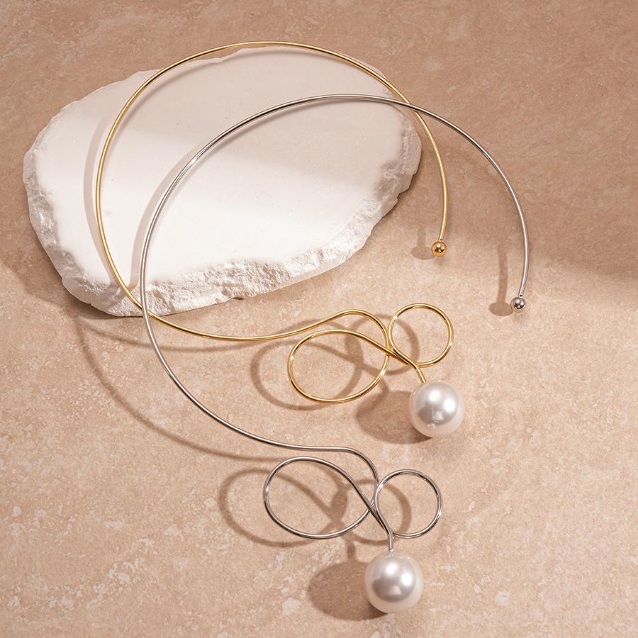Europäische & Amerikanische Geometrische Faux-Perlen Metallisch Verdrehter Choker - Minimalistische High-End-Halskette für Frauen
