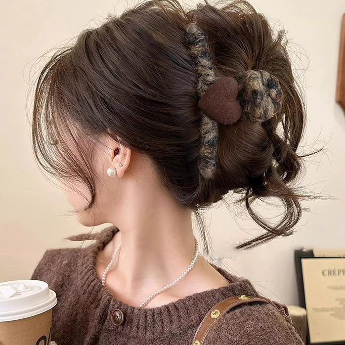 Chic Heart Hair Clip - Stylish and Minimalist Claw Design for Casual Fashion