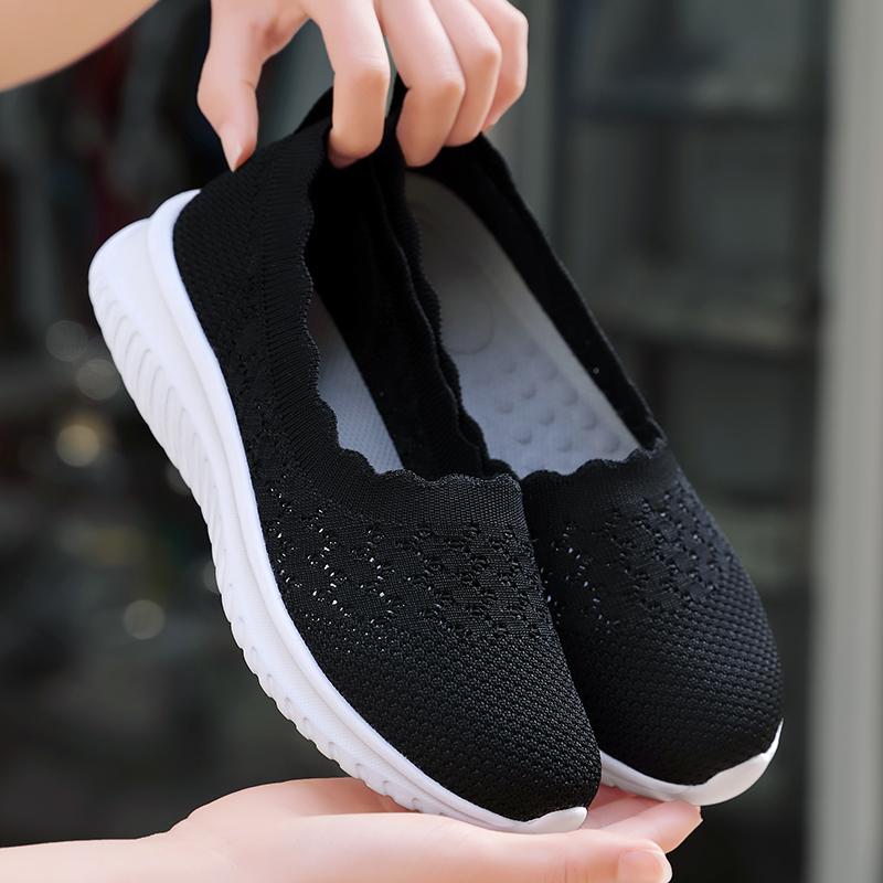 Fashion Sneakers Female Flat Soft Comfortable Fashion Lightweight Pumps Shoes Joker Slip-on Super Light Casual Vulcanize Shoes Woman Red
