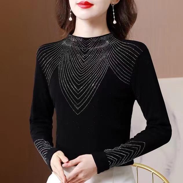 

2025 Осень/Зима Черный Приталенный Топ с Полувысоким Воротником и Веерообразным Горячим Клеевым Декором для Женщин XL (55-70 kg)